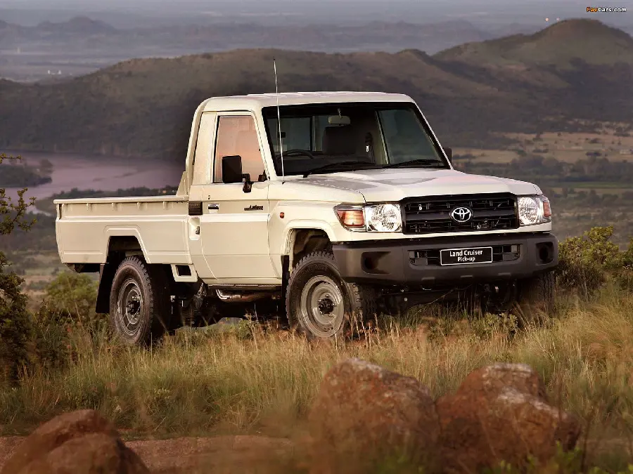 Wallpaper Toyota Land Cruiser Front Monica White
