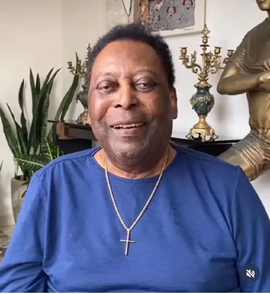 The last photo of Pele in The illness of the Brazilian player before his death