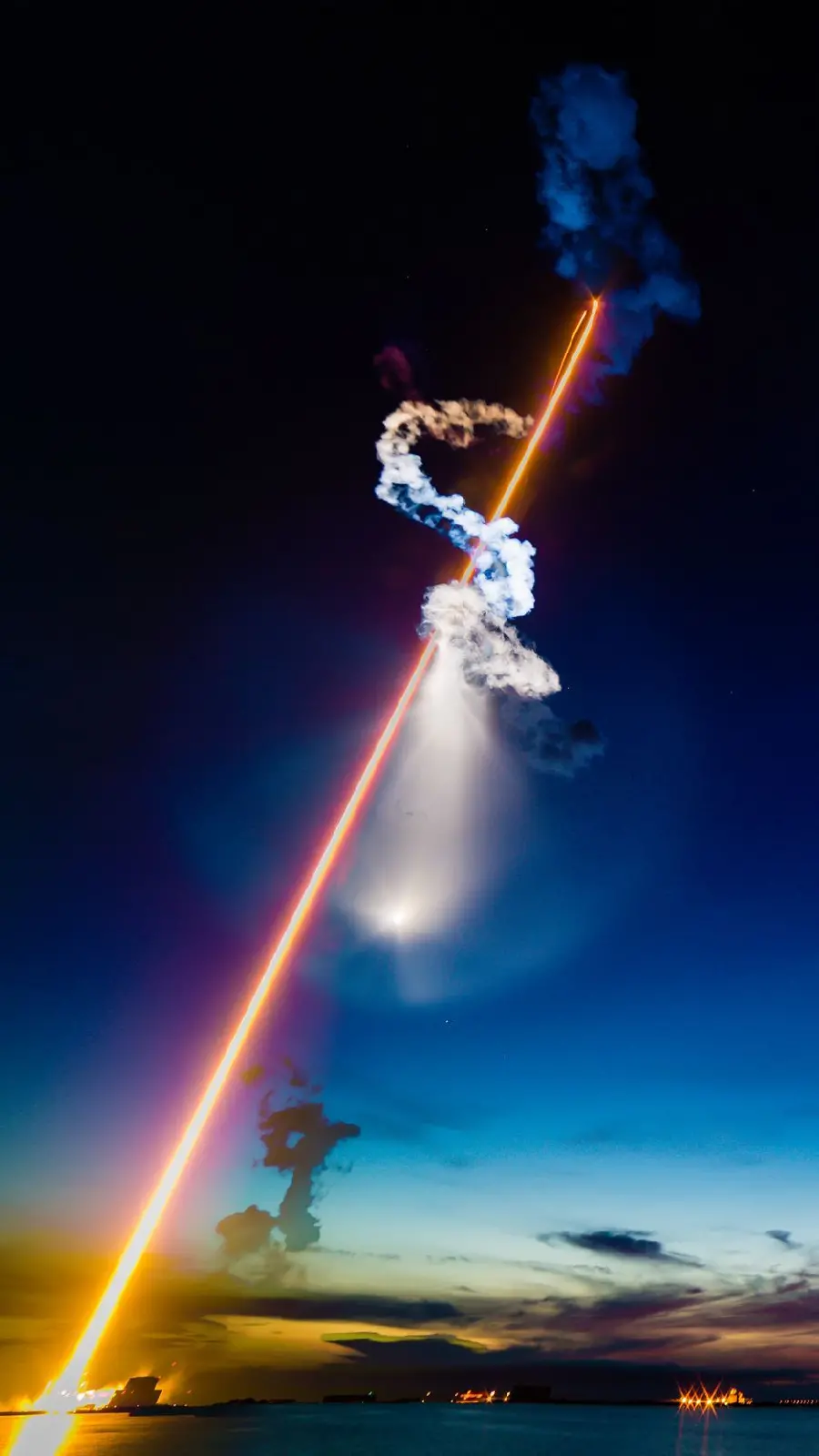 Amazing and wonderful wallpaper of a rocket for your phone