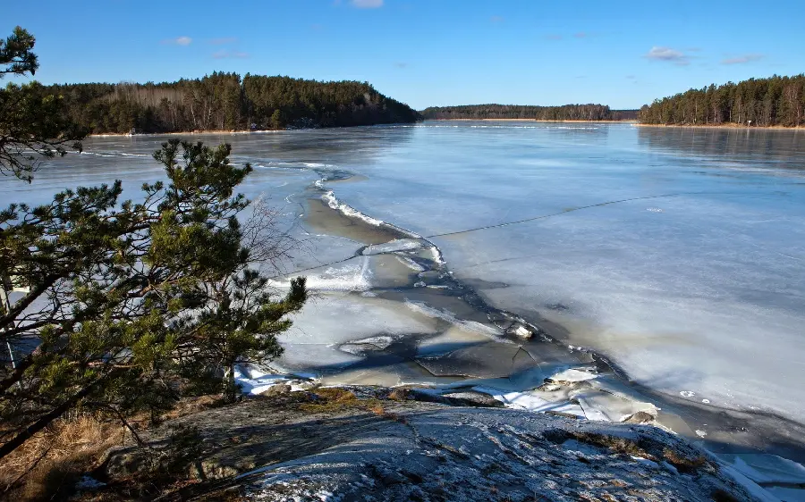 Beautiful HD stock photo of a frozen lake in winter