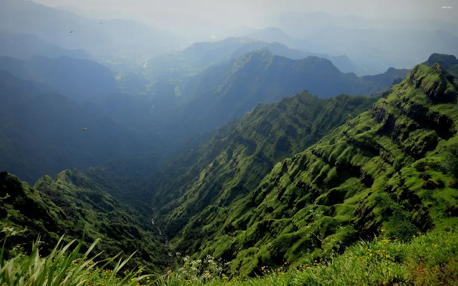 Amazing background of green and beautiful mountains suitable for tablet wallpaper 