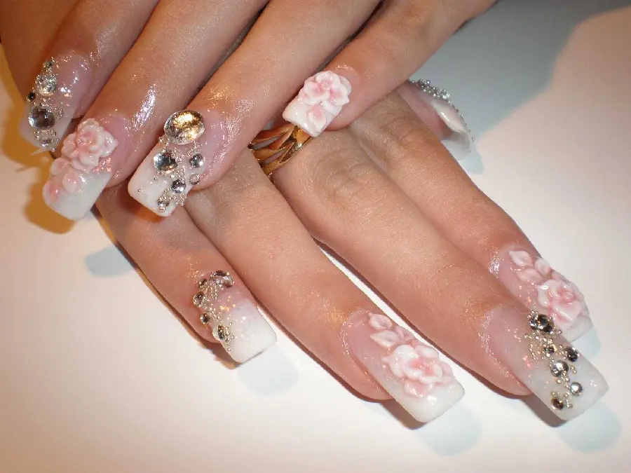 The most stylish prominent nail design with pink and white flowers and gems