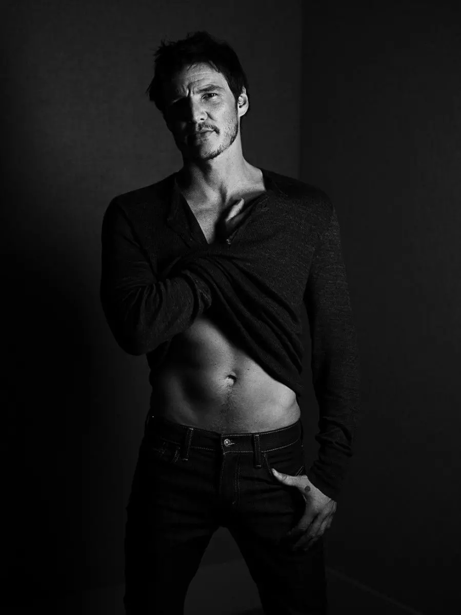 Full HD image of handsome Pedro Pascal with an interesting pose