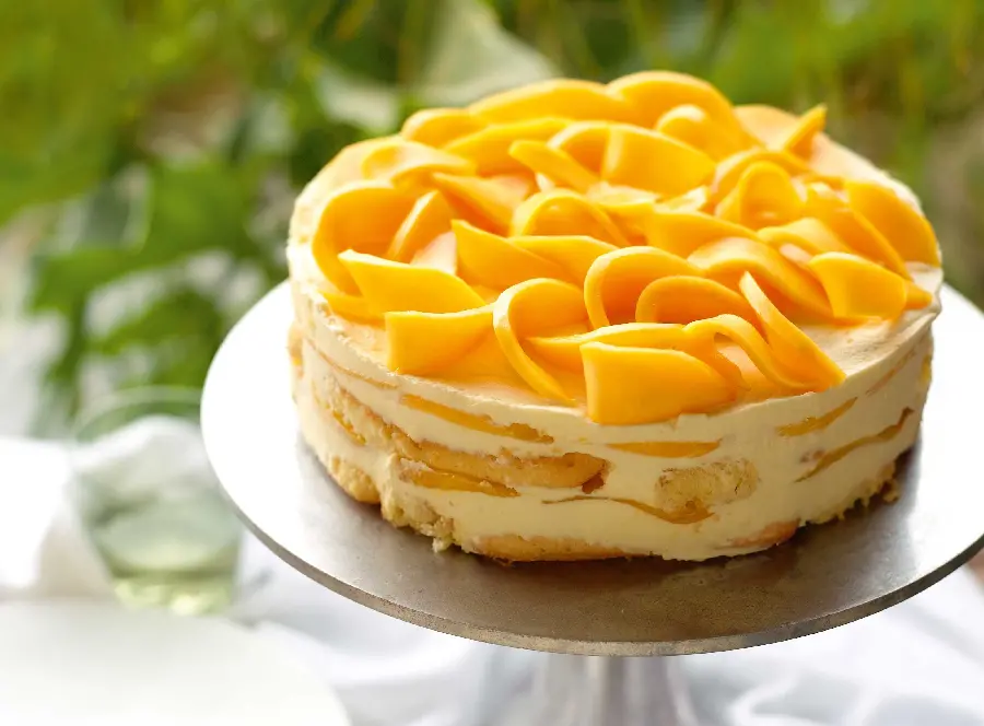 Download free background of attractive mango cake For the phone of people with stomachs