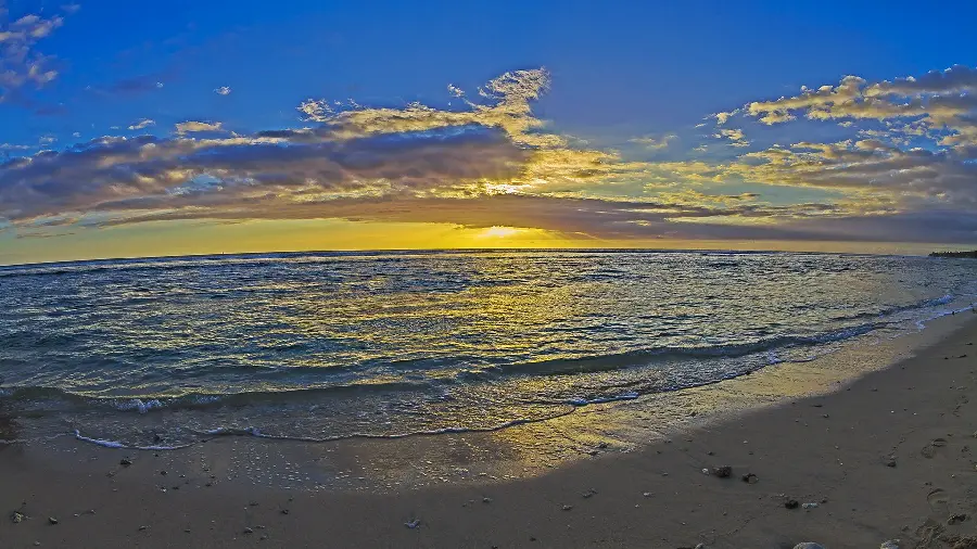 Amazing view of the sun shining along the blue sea 