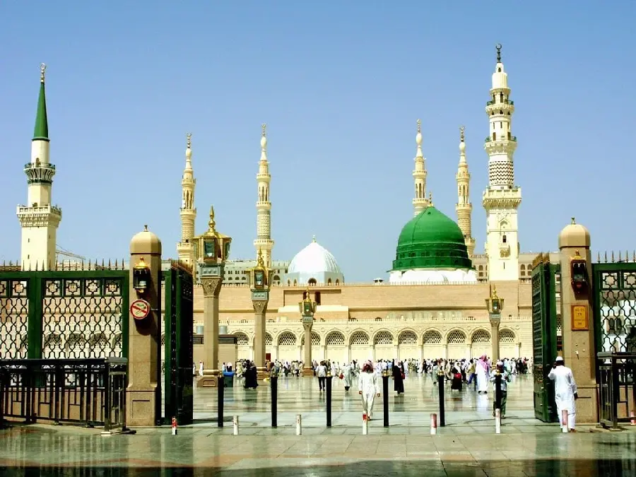 HD image of Masjid al-Nabawi entrance for pilgrims' research
