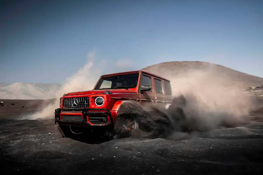 Mercedes Benz Luxury SUV Off-Road Photo