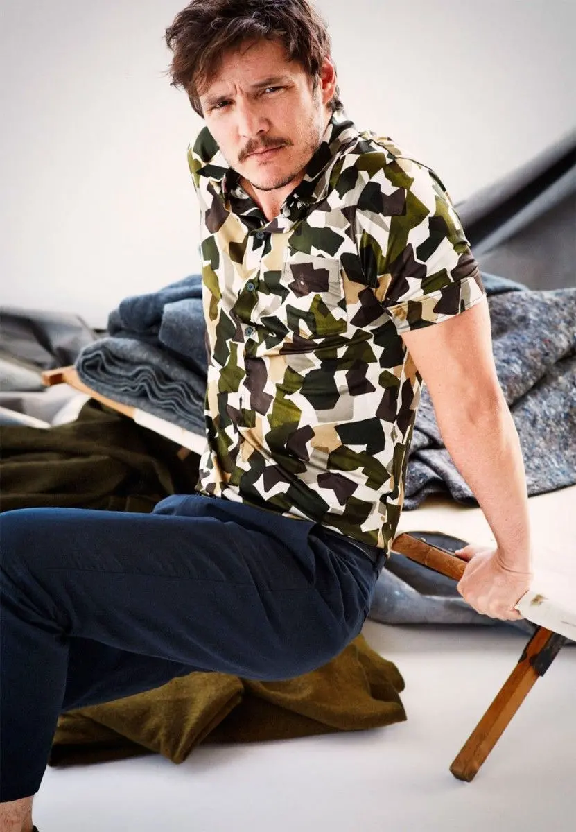 Pedro Pascal's Spectacular Pose with a Very Attractive Summer Style