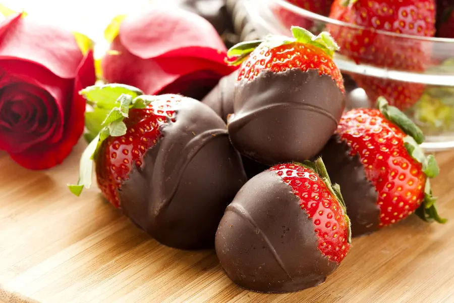 DessertFull HD photo of the famous chocolate strawberry dessert