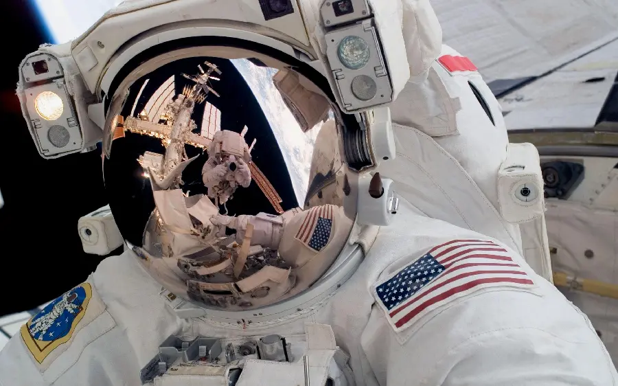 Amazing NASA Astronaut Photo for OS X Background