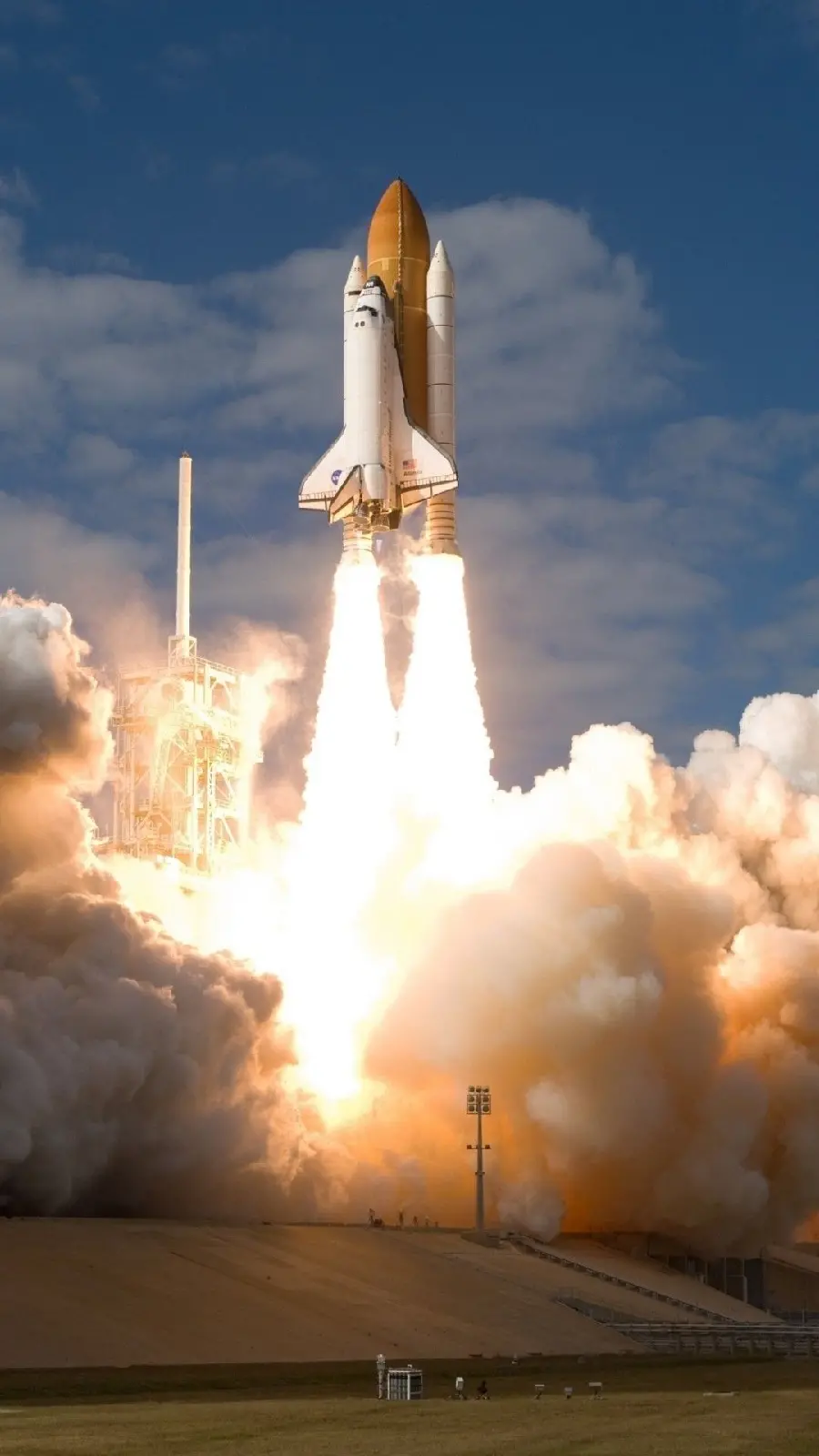 A very beautiful picture of a rocket suitable for a phone wallpaper