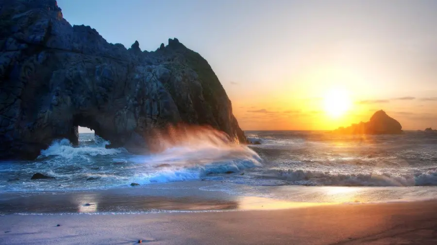 Amazing beach photo from a tunnel inside the rocks 2023