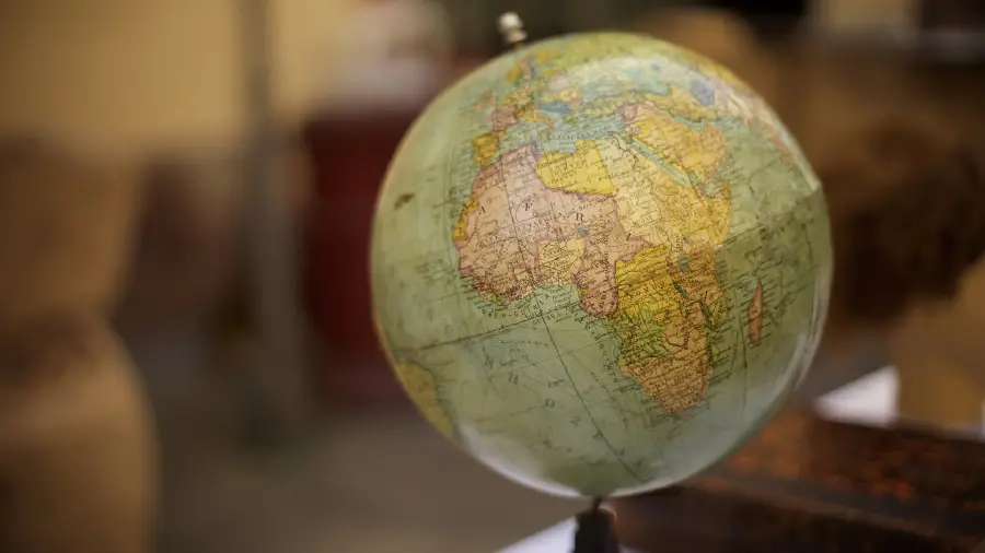 Wallpaper Beautiful model of the Earth suitable for stylish people's laptops