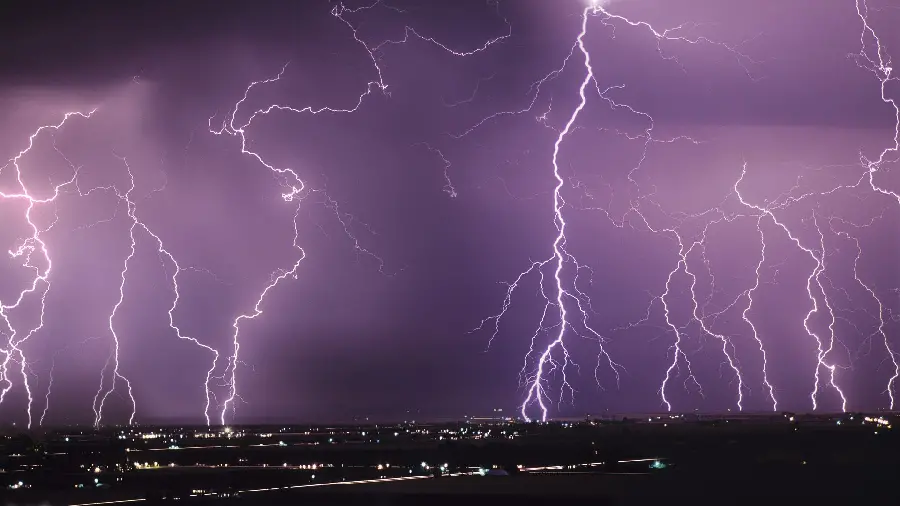 Amazing and beautiful wallpaper of lightning in the sky 
