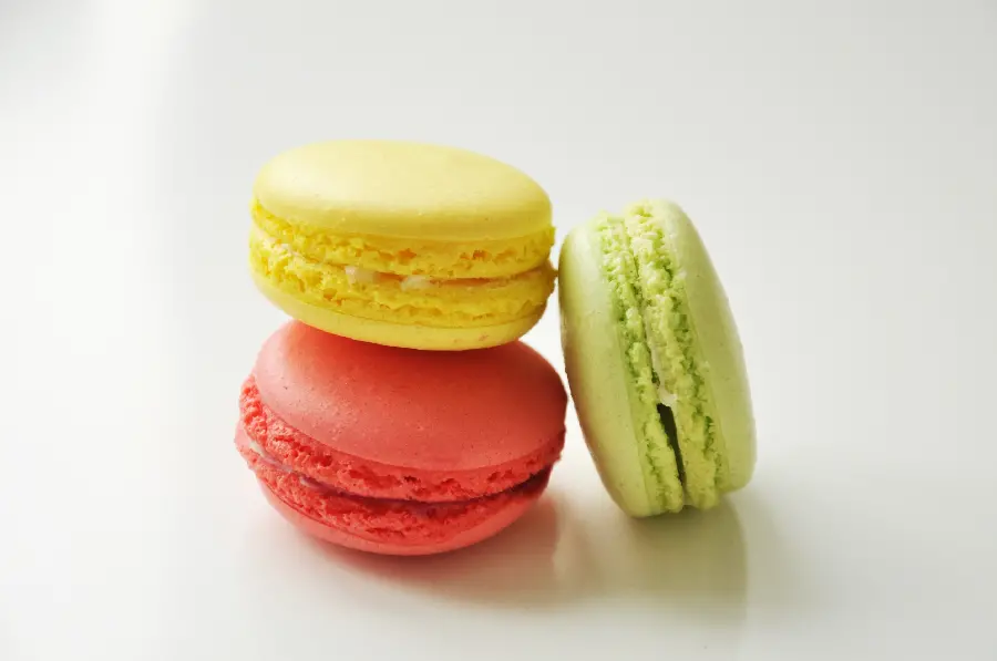 Amazingly beautiful minimalist photo of colorful macarons