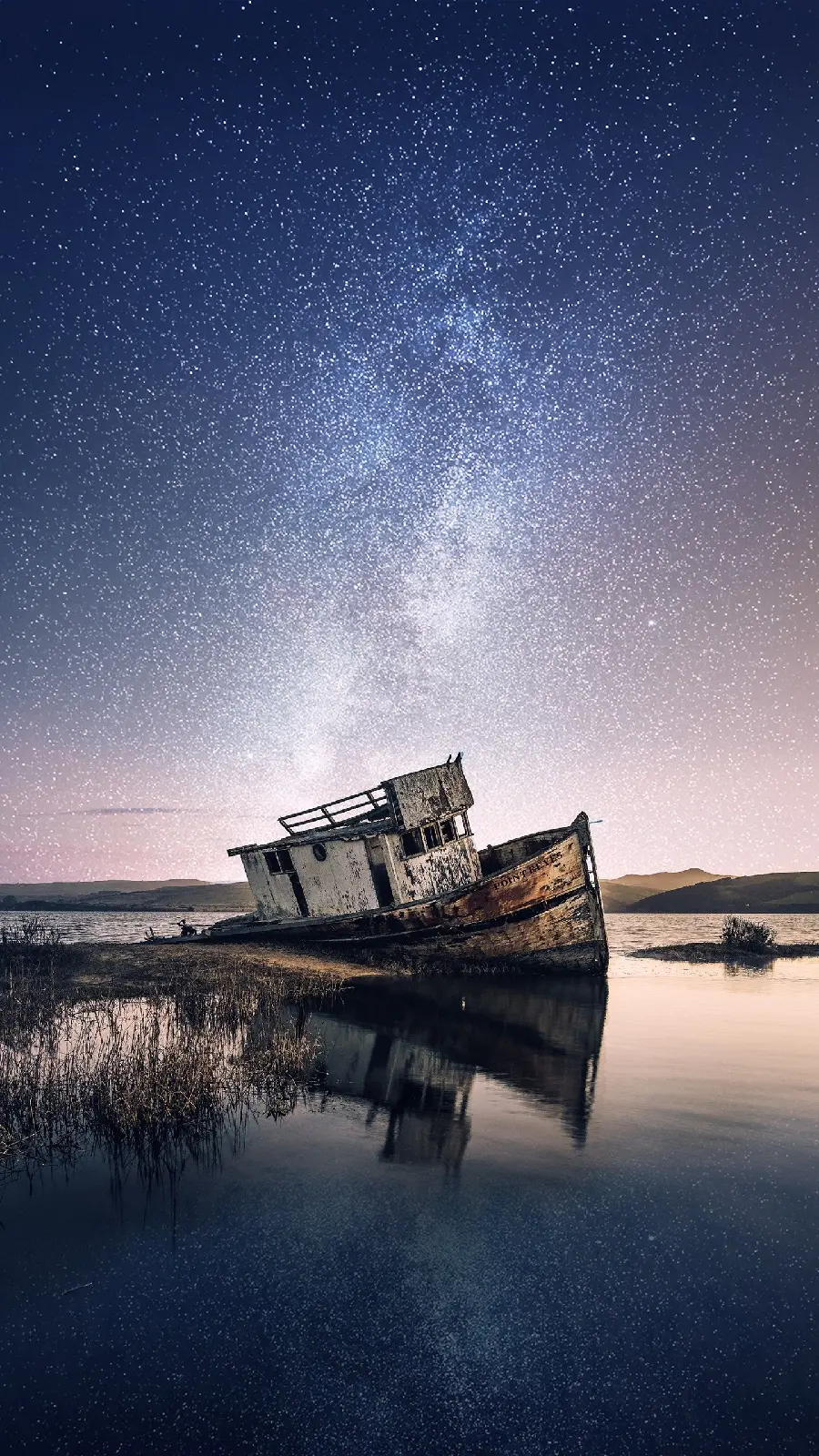 Lonely and broken wooden boat wallpaper in the night of the rain stars suitable for iPhone
