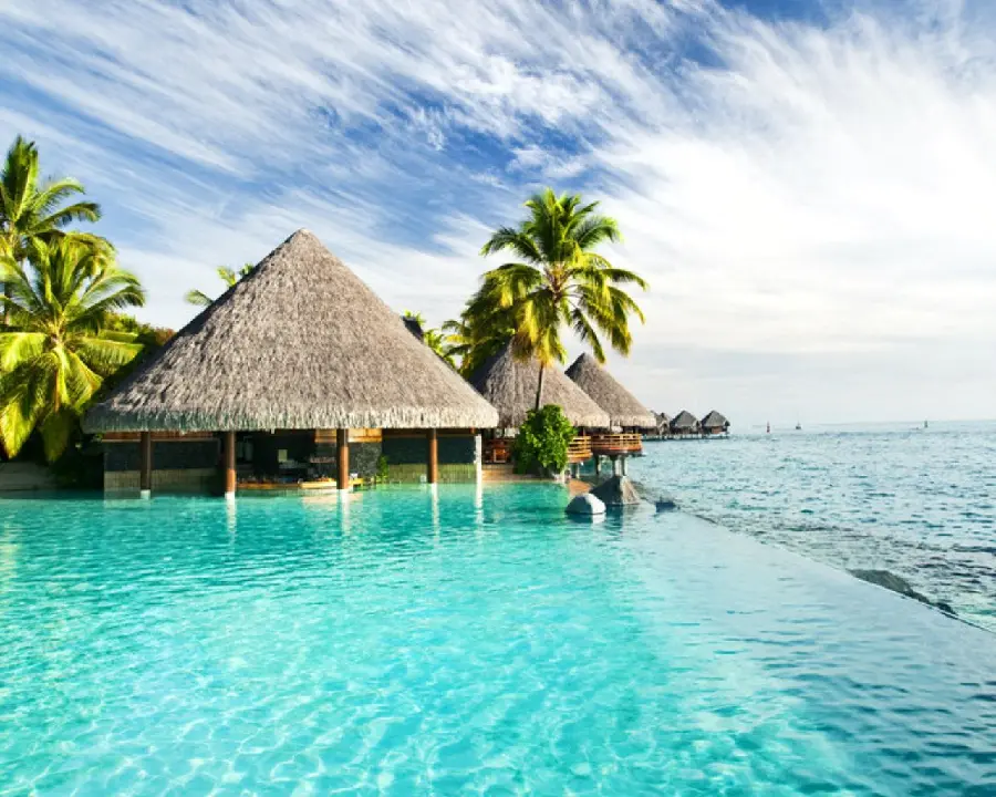 Free download of the image of the popular summer pavilions on the blue sea coast