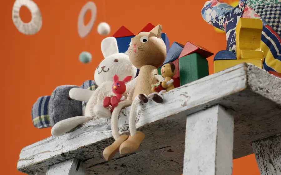 Photo of funny and funny dolls on the shelf in the room