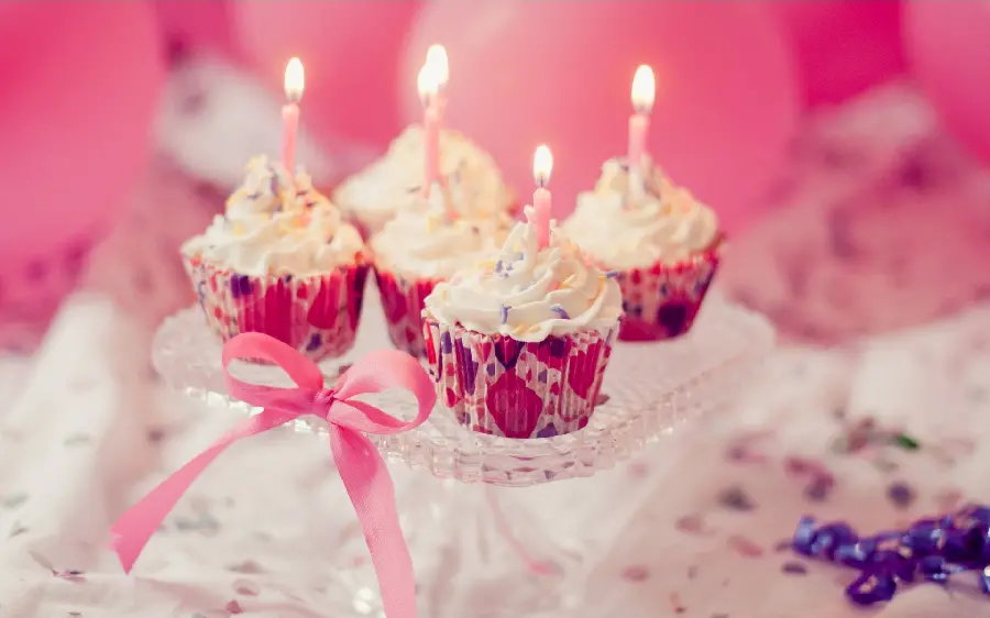 Download new photo of four birthday cupcakes for girls for 4K story