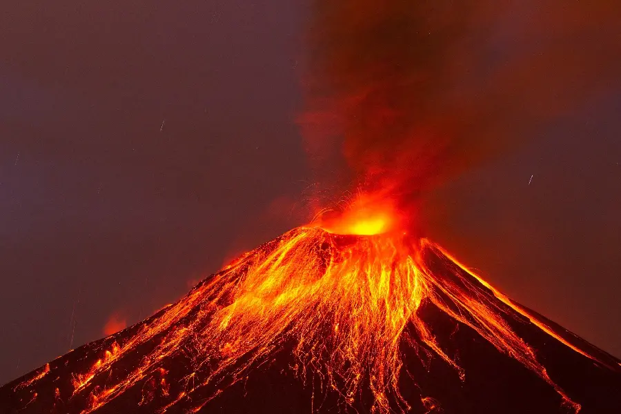 Download Wallpaper of a fiery and scary volcano eruption for a laptop