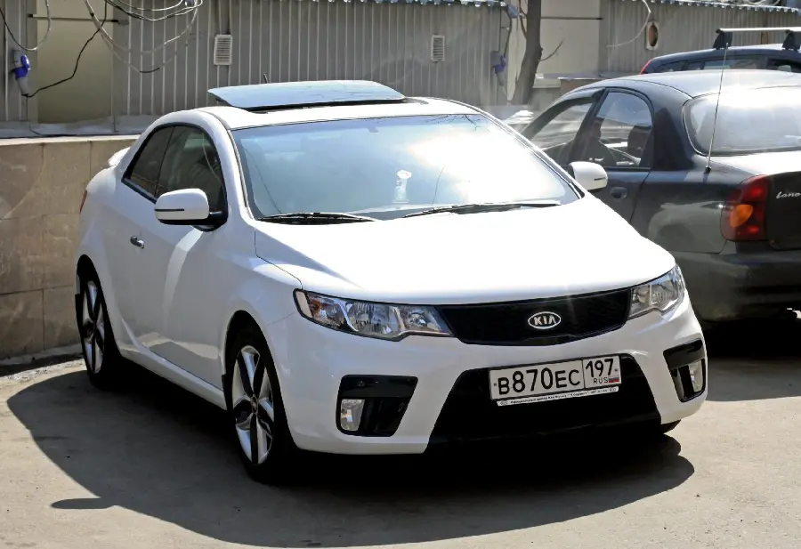 Free White Kia Cerato Car Wallpaper