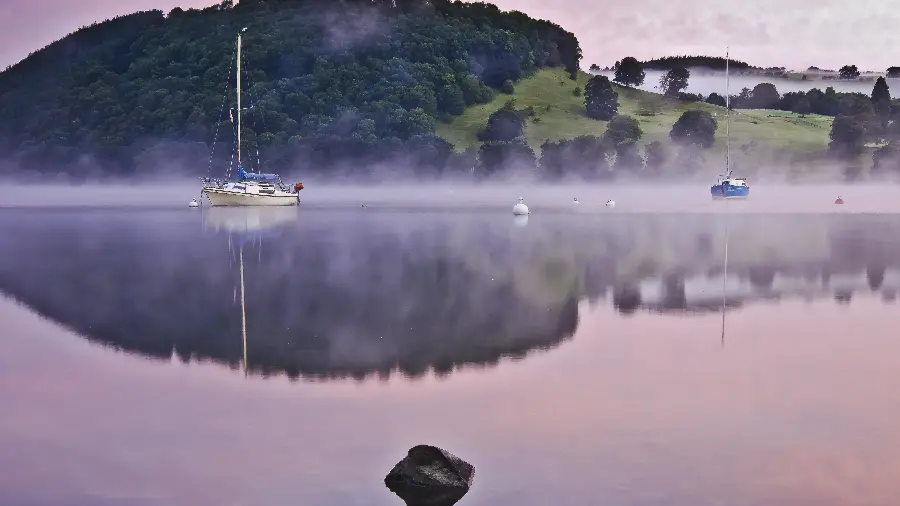 A spectacular and attractive image of the sea with beautiful boats on it