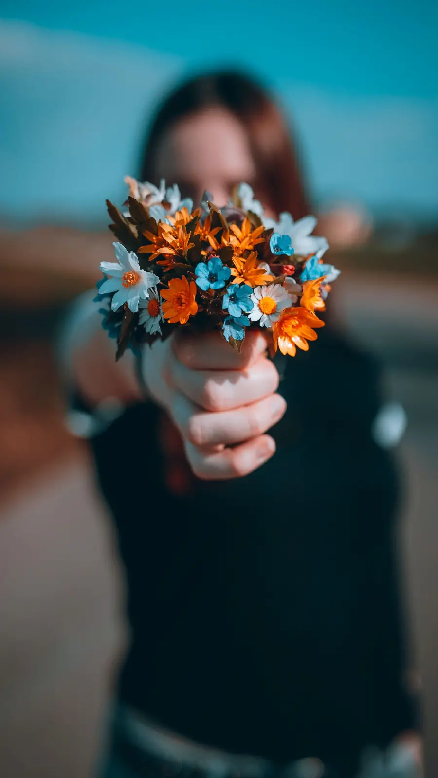 Profile photo of a small bouquet of flowers in a girl's hand