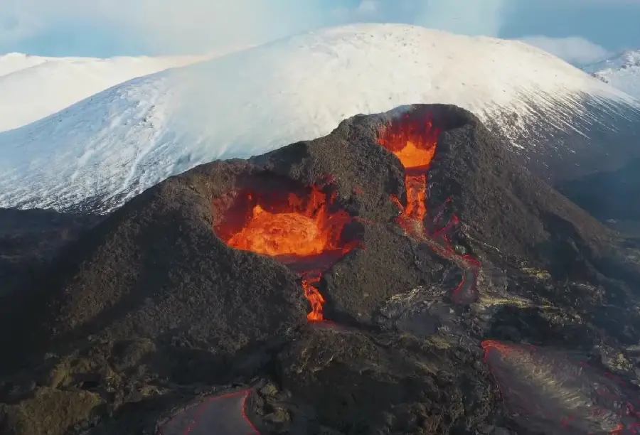 Photo of molten material holes in the largest active volcanic mountains