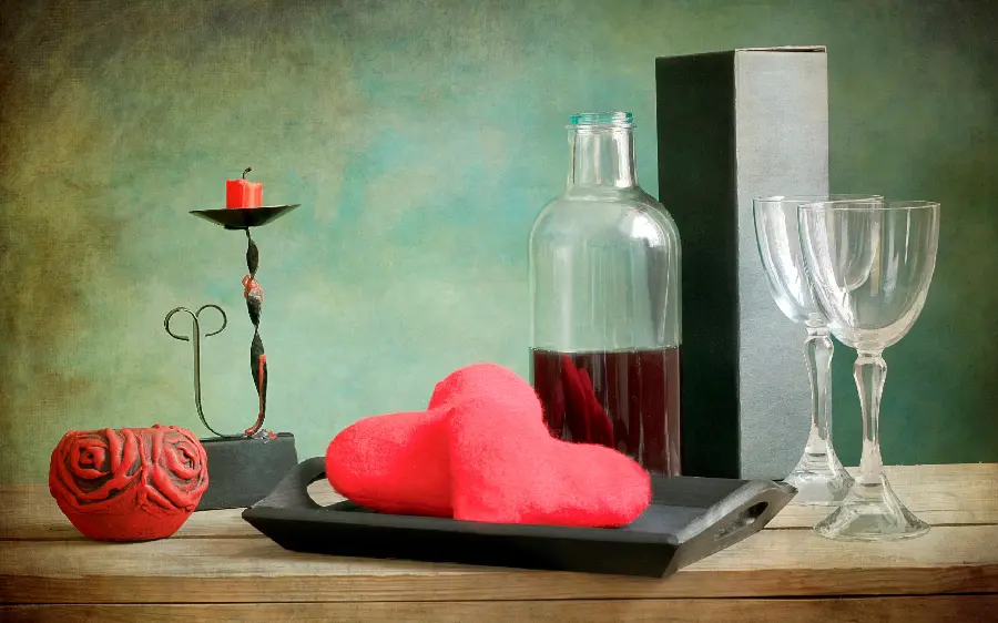 Free download of a romantic date photo with a red drink suitable for stories