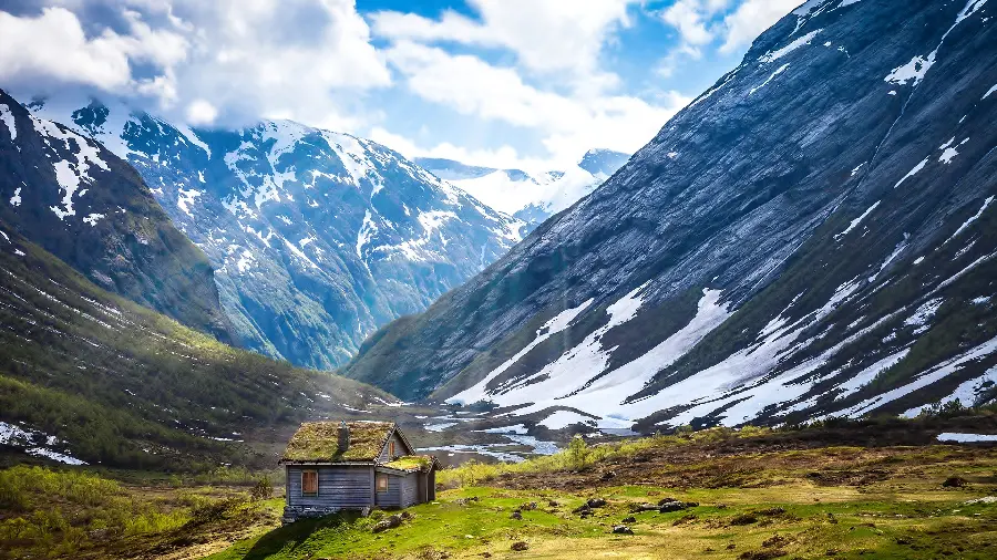 Glowing 4K background of mountain nature for iPhone