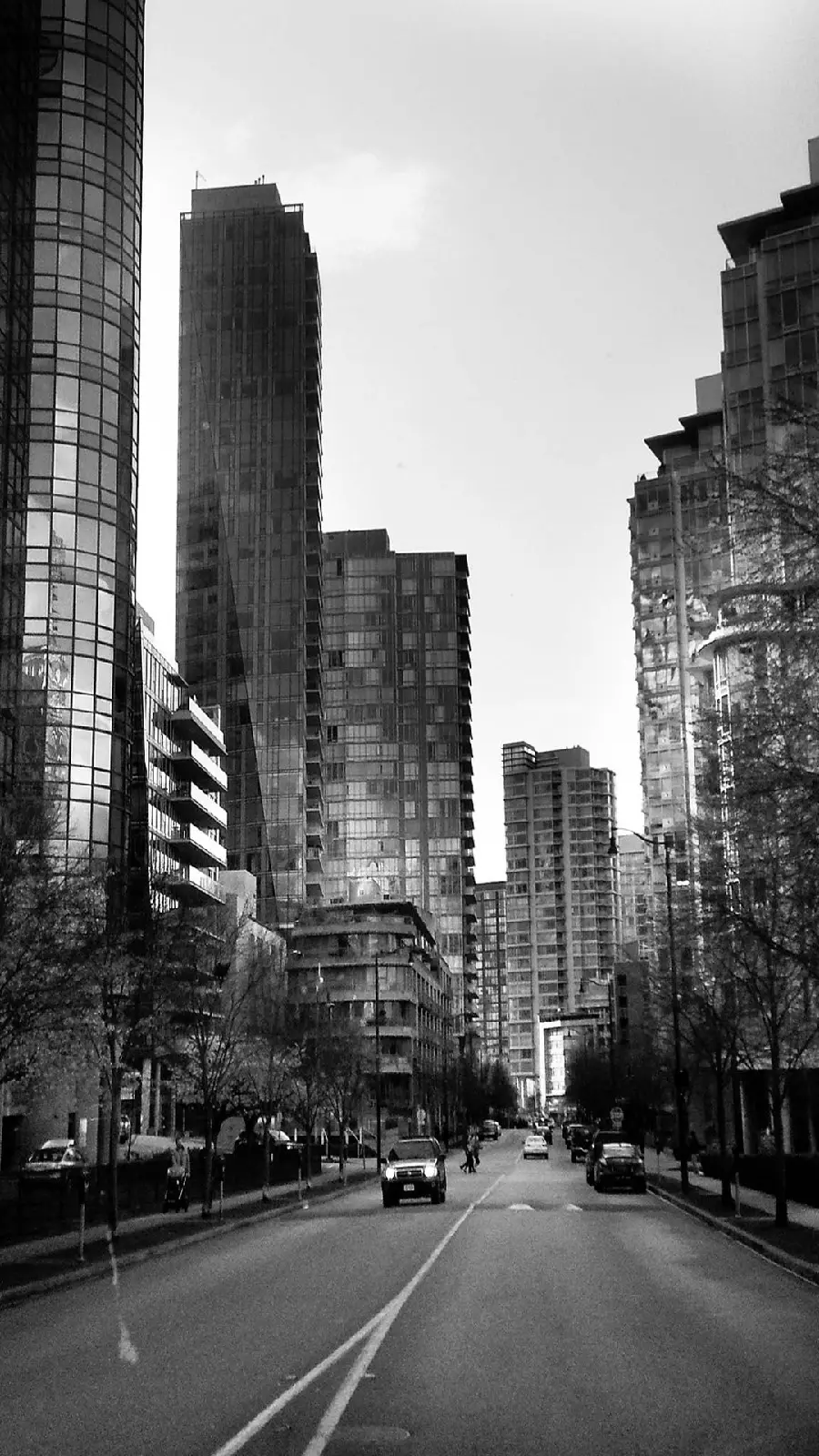 Black and white mobile wallpaper with beautiful street design in the city 8k