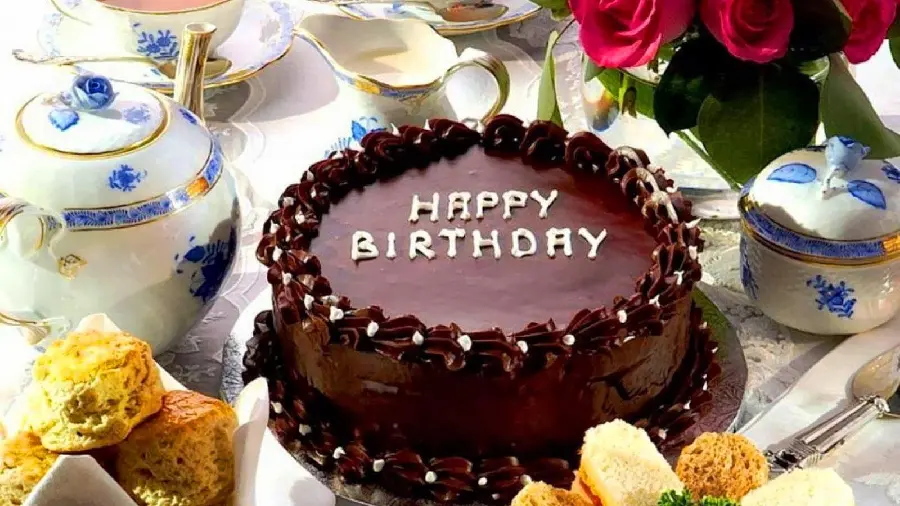 Download image of a large brown chocolate birthday cake in excellent HD quality