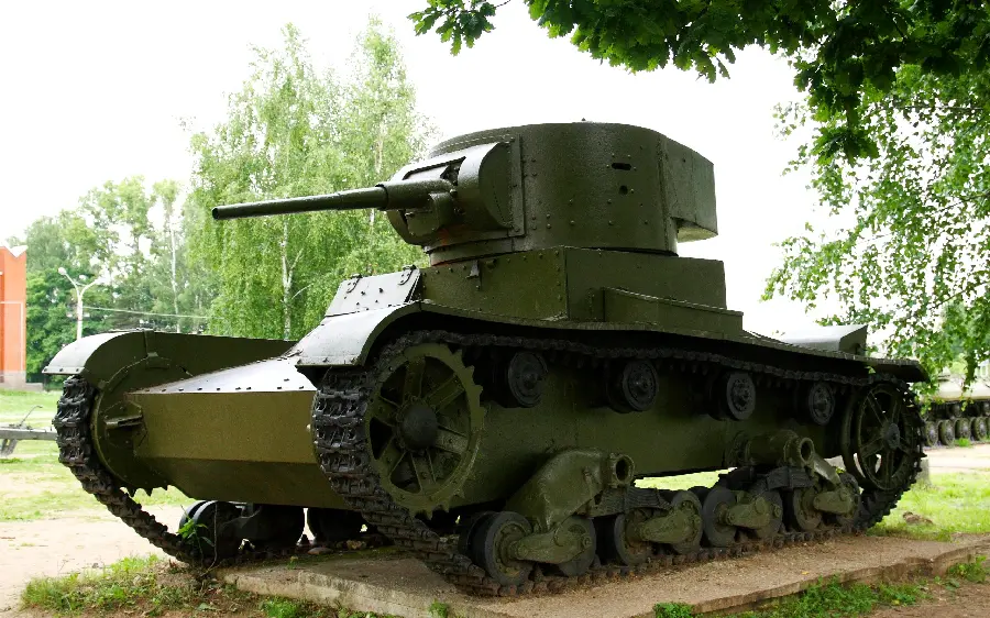Image of a large and very advanced military tank with special 4K quality