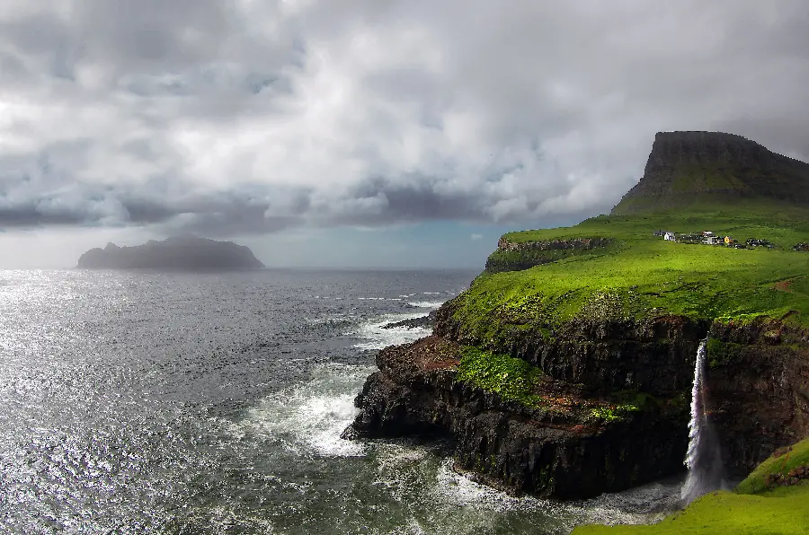 Green nature by the water in beautiful Scandinavia in a HD frame