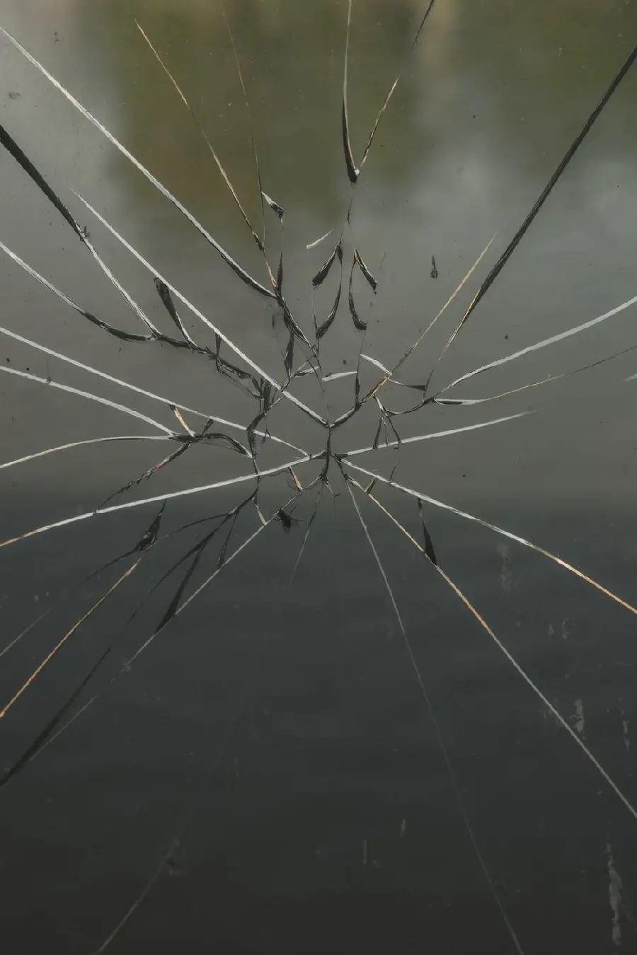 Broken Glass Concept Wallpaper in the Middle of the Frame in HD Quality