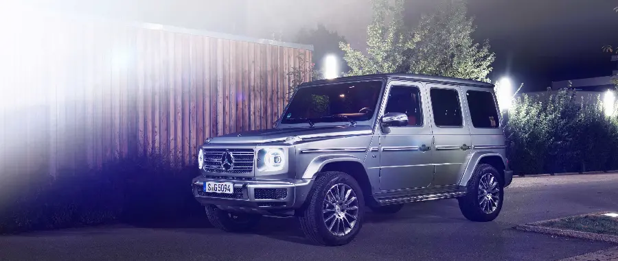 Mercedes Benz G500 Silver Wallpaper