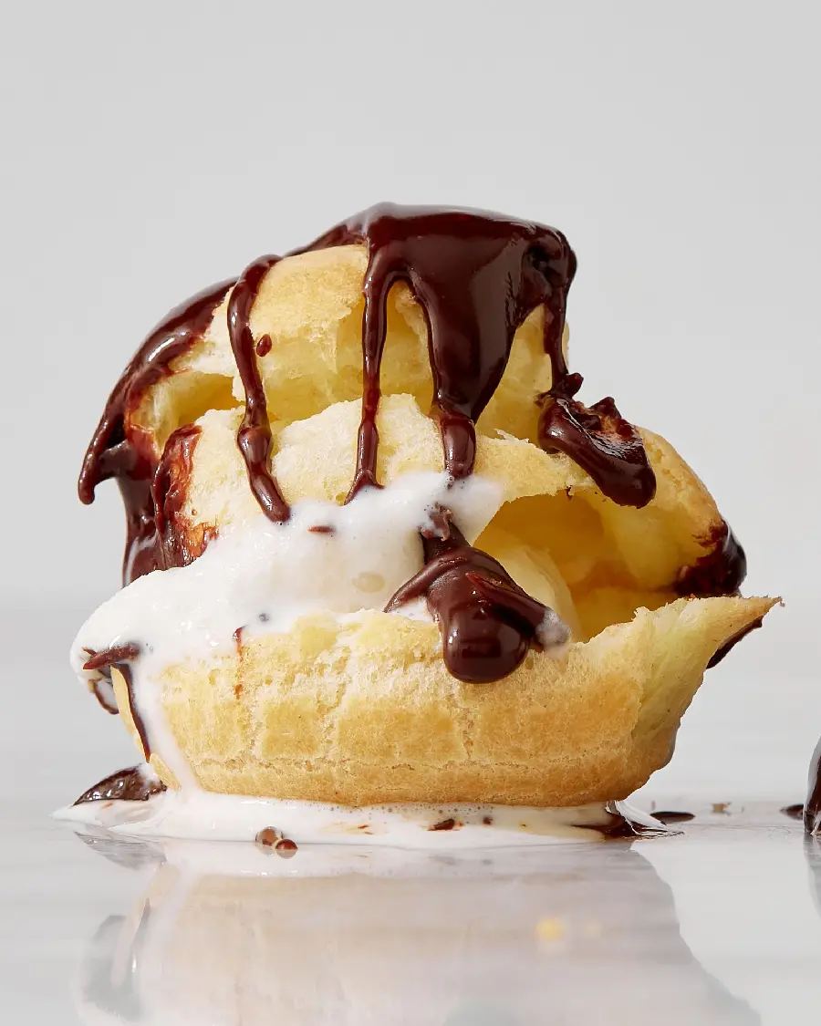 Photo of a popular dessert of cream bread with delicious sweet chocolate sauce
