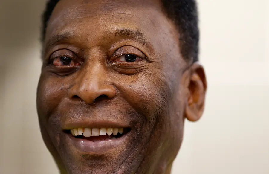 Photo of Brazilian national team player Pele fighting cancer