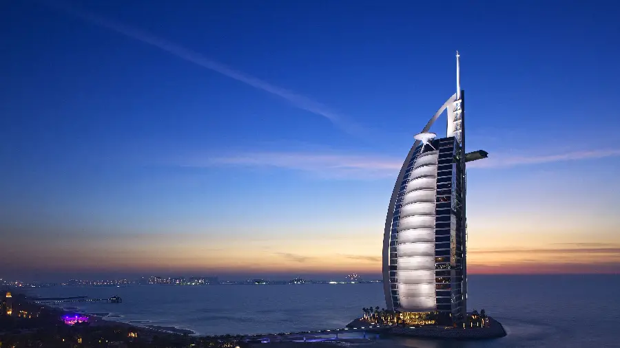 Full HD Wallpaper of Burj Al Arab in Dubai with a Sail Shape