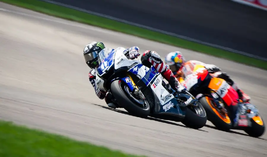Photo of motorcyclists in FULL HD race