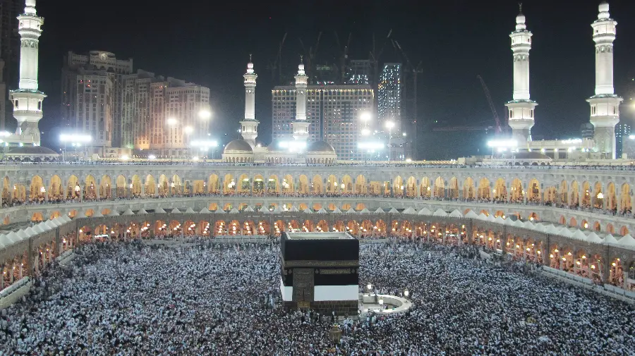 Magnificent Kaaba Wallpaper in Mecca for Windows 11