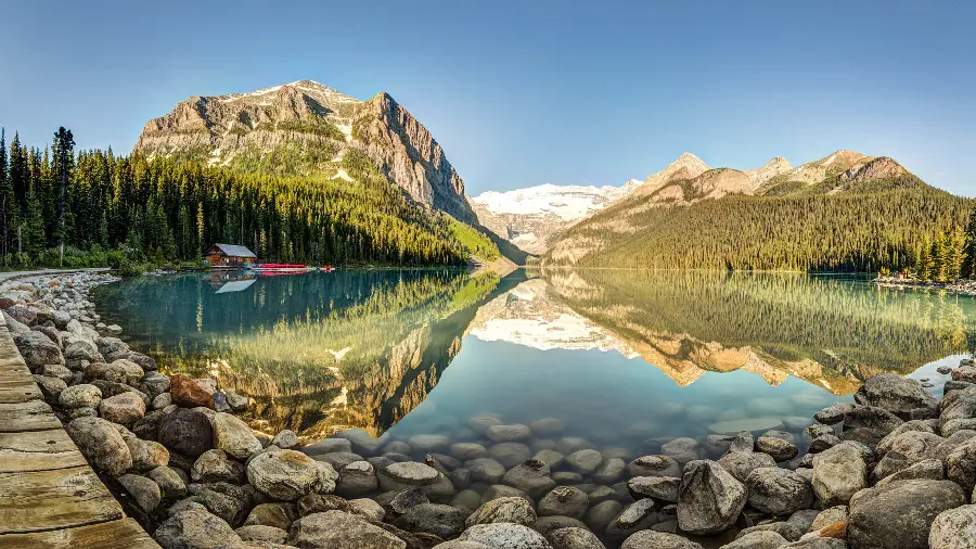 Beautiful Photo with View of Vancouver Lake Canada