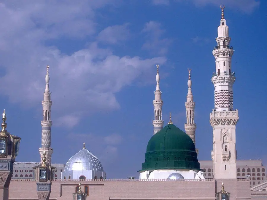 Interesting picture of the Prophet's Mosque with two green and silver domes