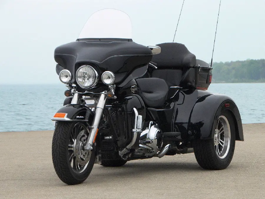 Photo of a three-wheeled full-option motorcycle