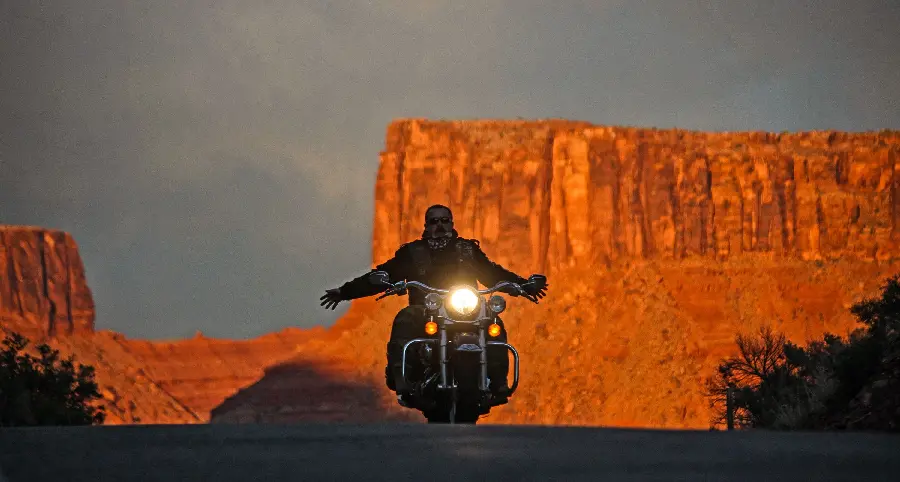 Download free road and motorcycle photos