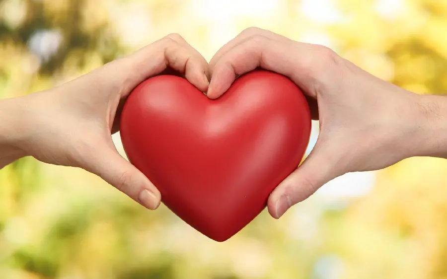 Full HD romantic background of a red heart suitable for desktop