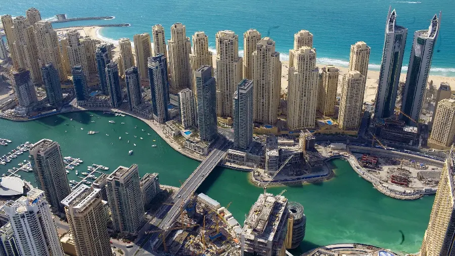 The most interesting Wallpaper of Dubai from above in the neighborhood of the sea