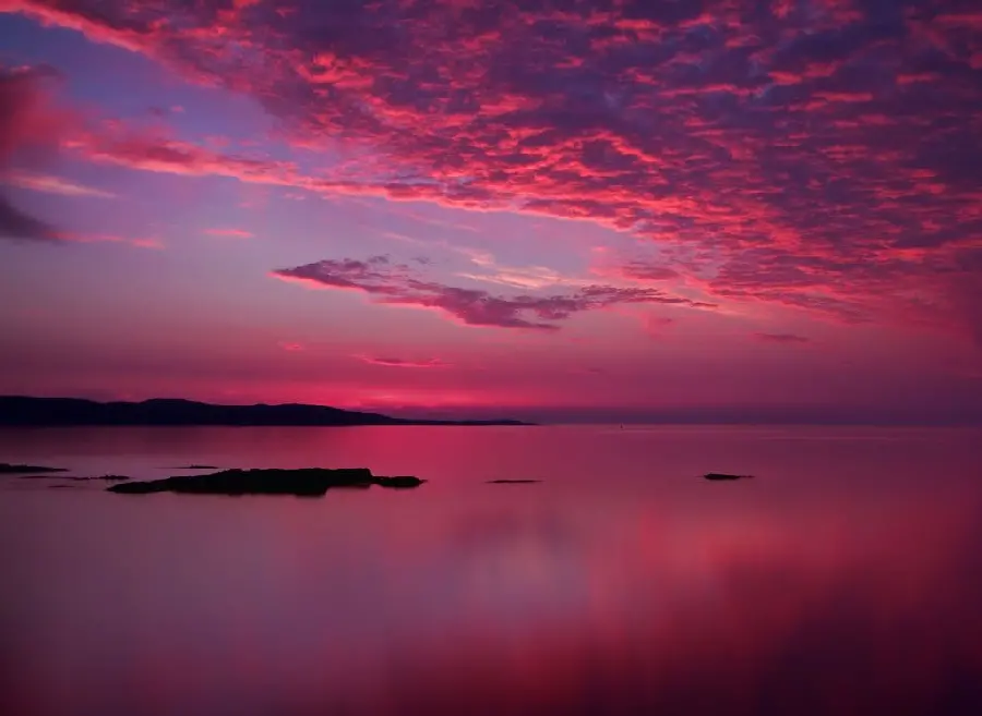 Glorious 8K sunset sea view with romantic pink color theme