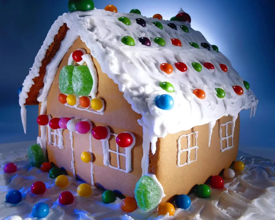 Full HD image of an interesting house-shaped birthday cake for cake ideas
