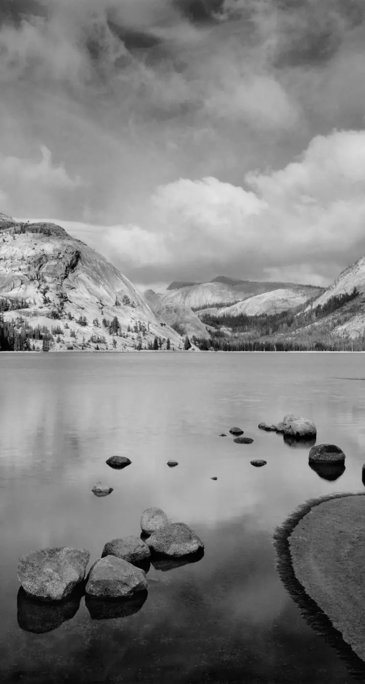 Full HD black and white image of a spectacular mountain lake
